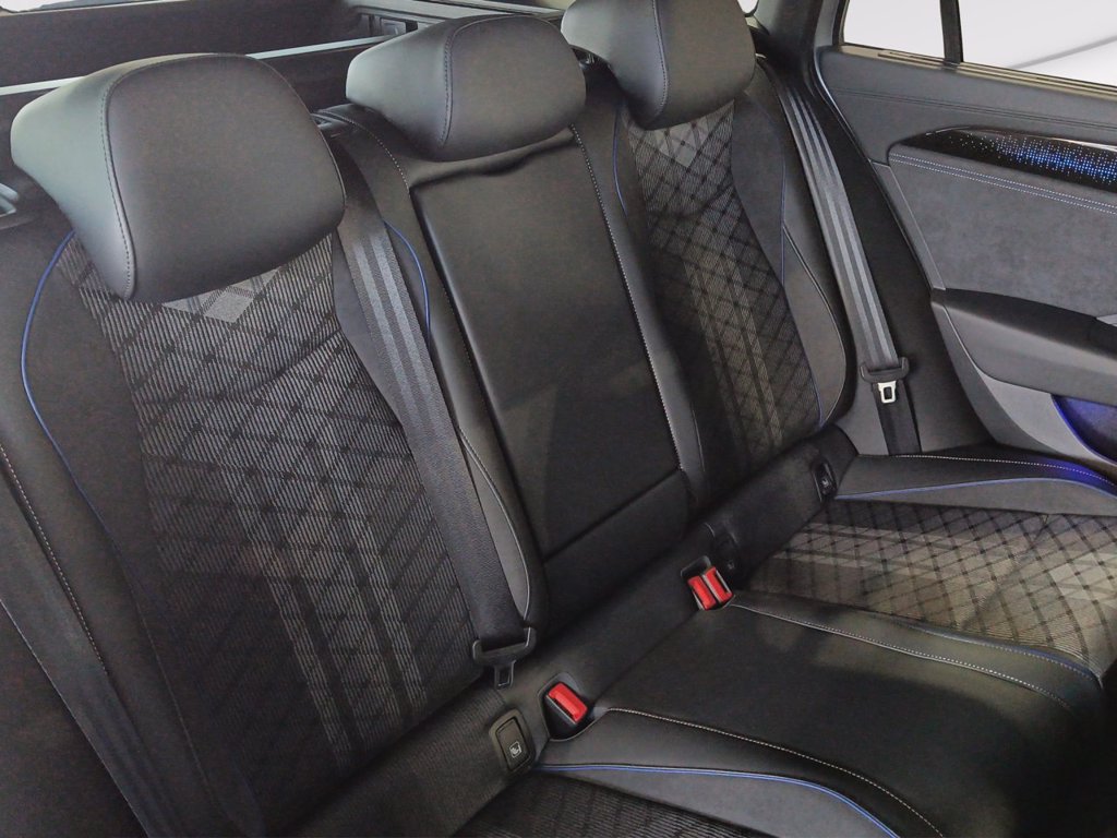 VOLKSWAGEN Passat 1.5 etsi act r-line 150cv dsg