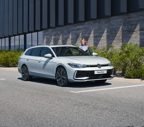 Nuova  Passat eHybrid 204cv